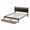 Letto matrimoniale in metallo nero con testiera in similpelle e cassetti in legno